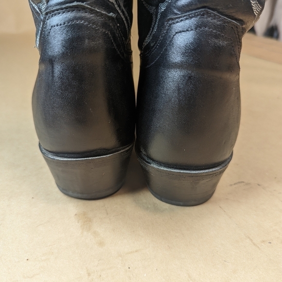 Justin Boots men's size 10 3E Western cowboy boots.These Justin boots look grea - Picture 8 of 10